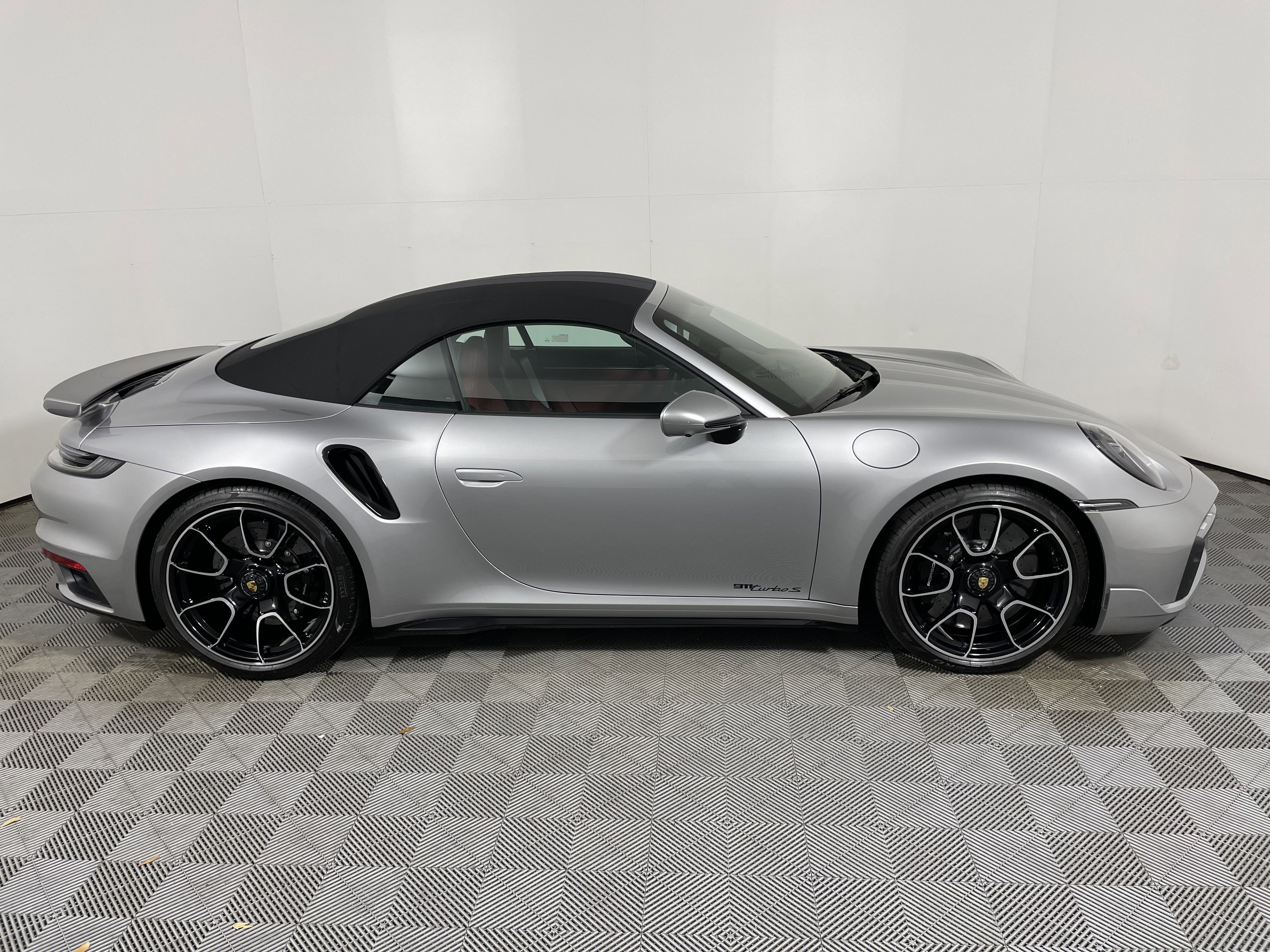 Certified 2025 Porsche 911 Turbo S image 27