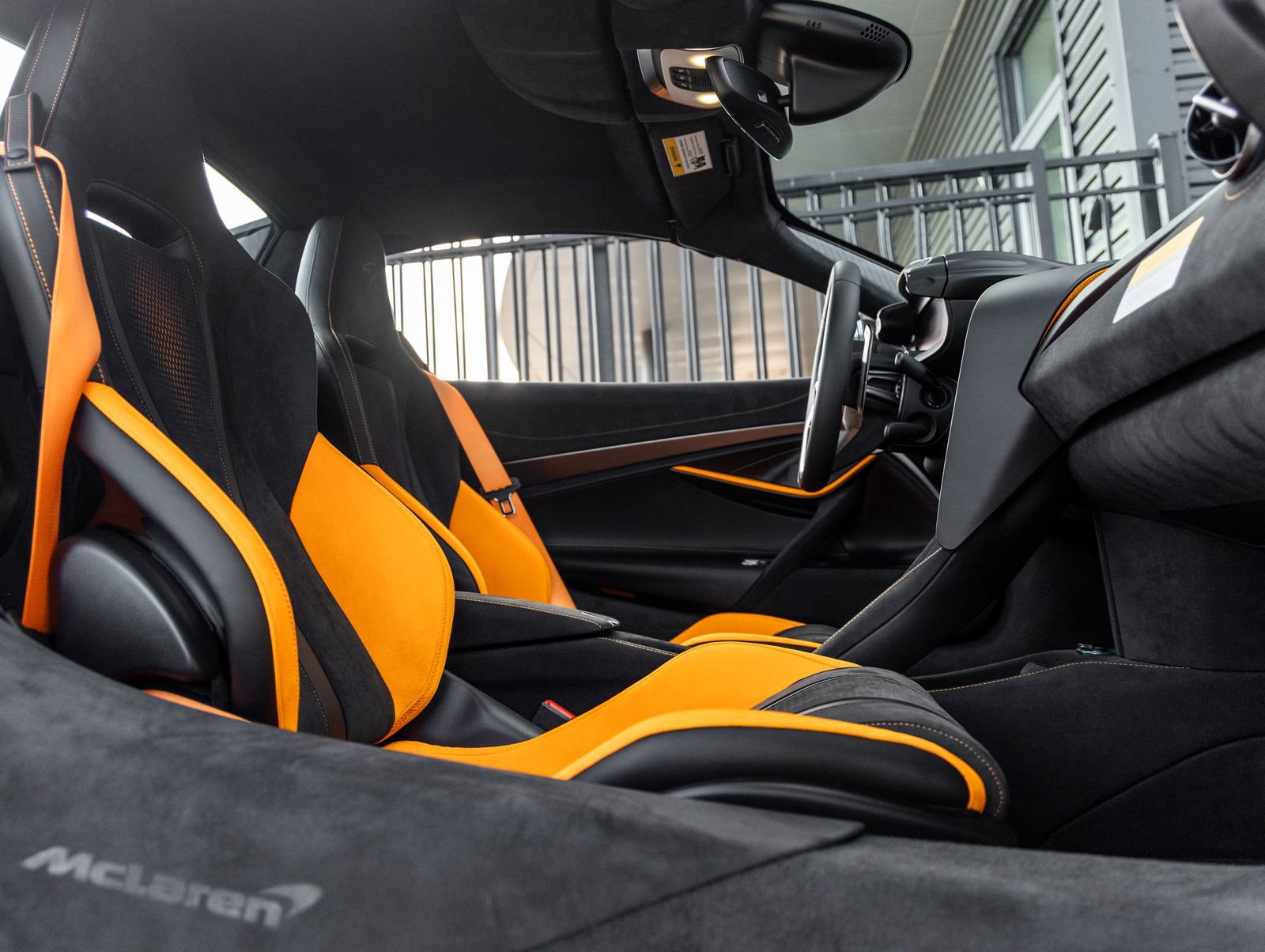Used 2026 McLaren 750S Spider RWD image 38
