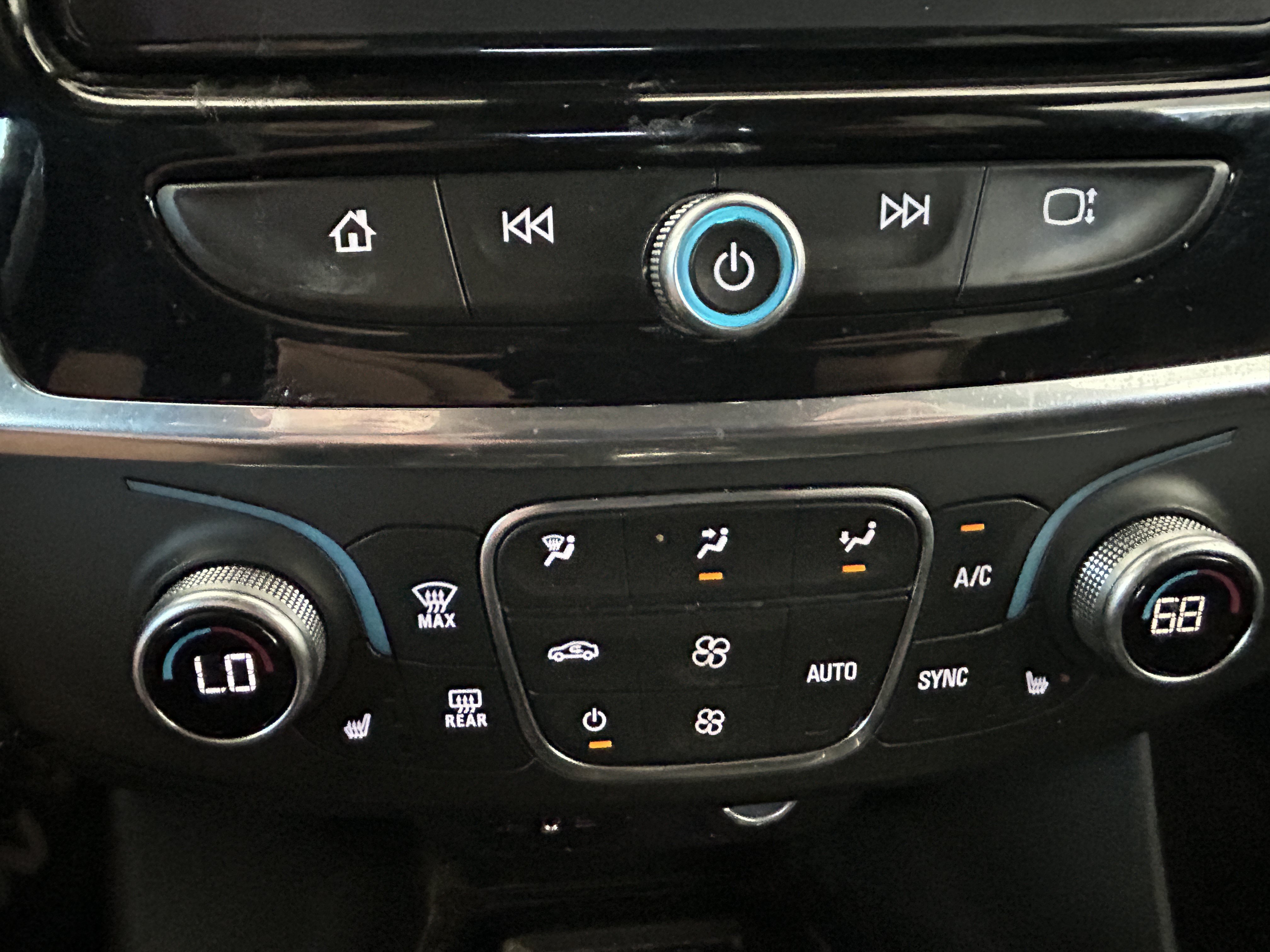 Used 2023 Chevrolet Traverse LT w/ LPO, Floor Liner Package AWD/4WD image 17