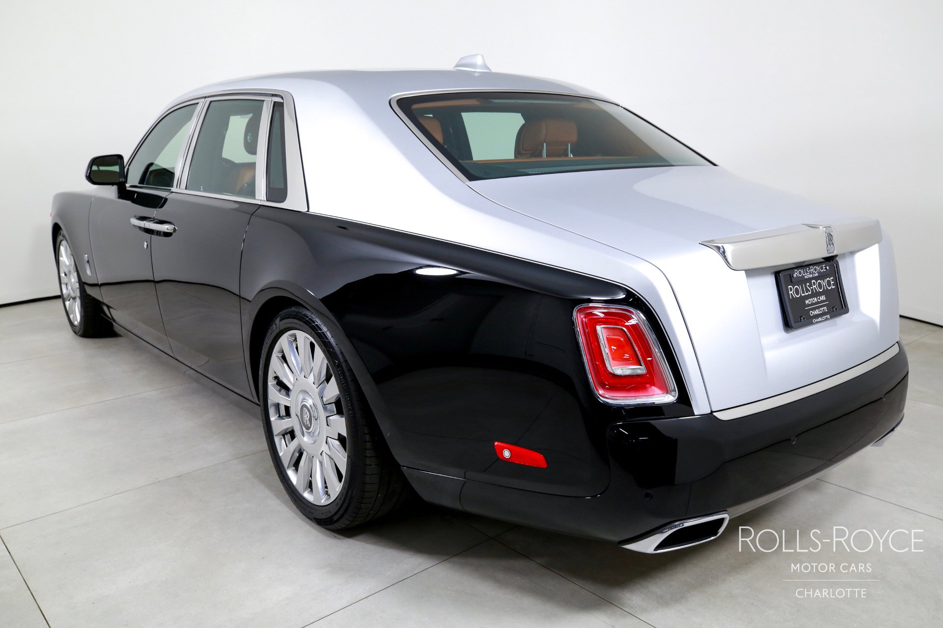 Used 2018 Rolls-Royce Phantom Sedan image 8