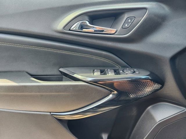 Used 2024 Chevrolet Trax LT w/ Sunroof Package image 24