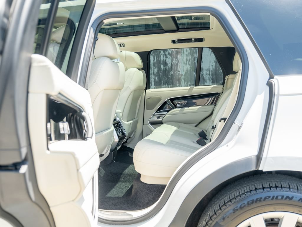 Used 2025 Land Rover Range Rover SE AWD/4WD image 34