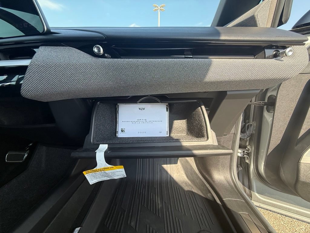Certified 2025 Cadillac Optiq Sport 2 w/ LPO, Floor Liner Package AWD/4WD image 32