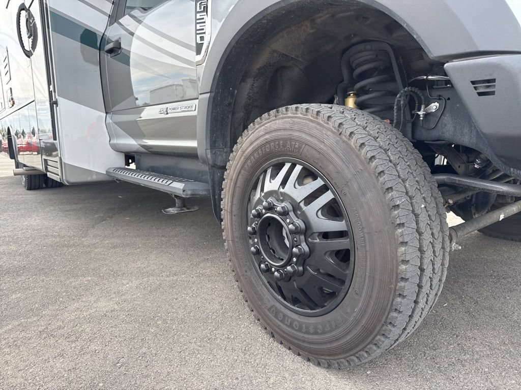 Used 2022 Ford F550 4x4 Regular Cab Super Duty w/ XLT Value Package image 7