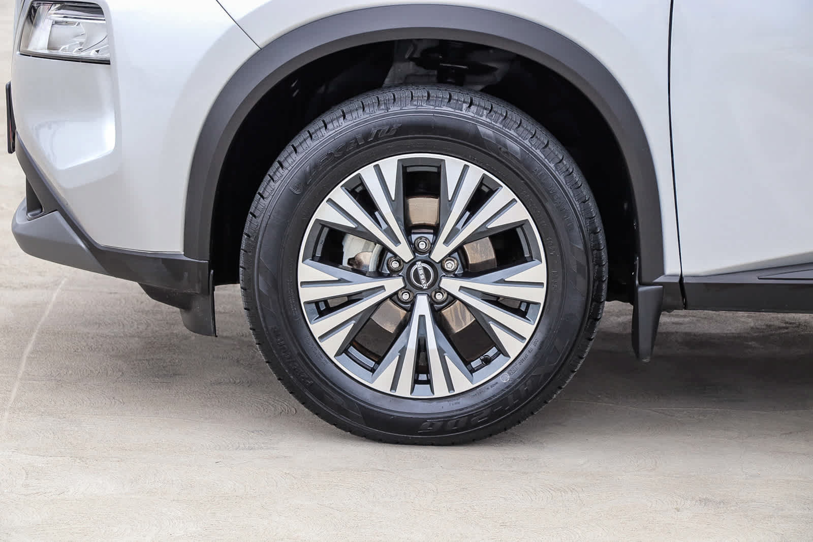Used 2023 Nissan Rogue SV w/ SV Premium B Package FWD image 11
