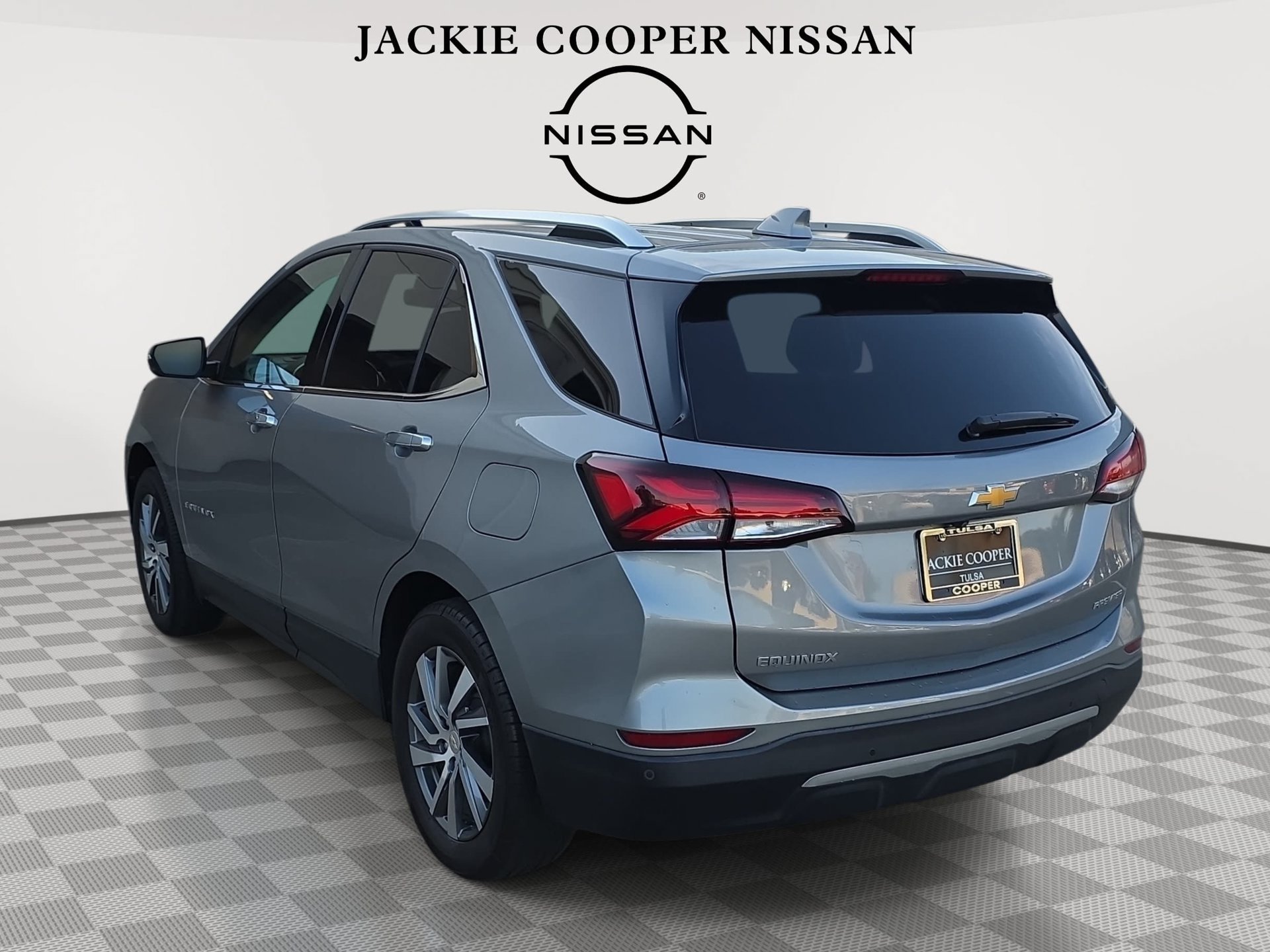 Used 2024 Chevrolet Equinox Premier FWD image 7