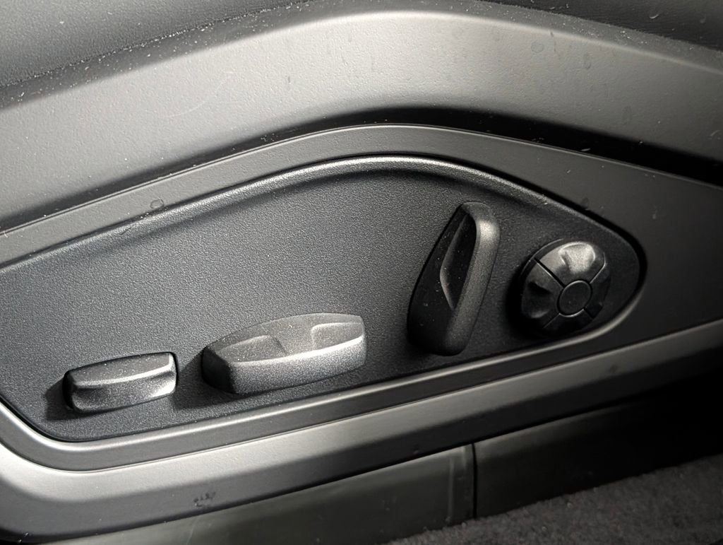 New 2026 Porsche Taycan image 29