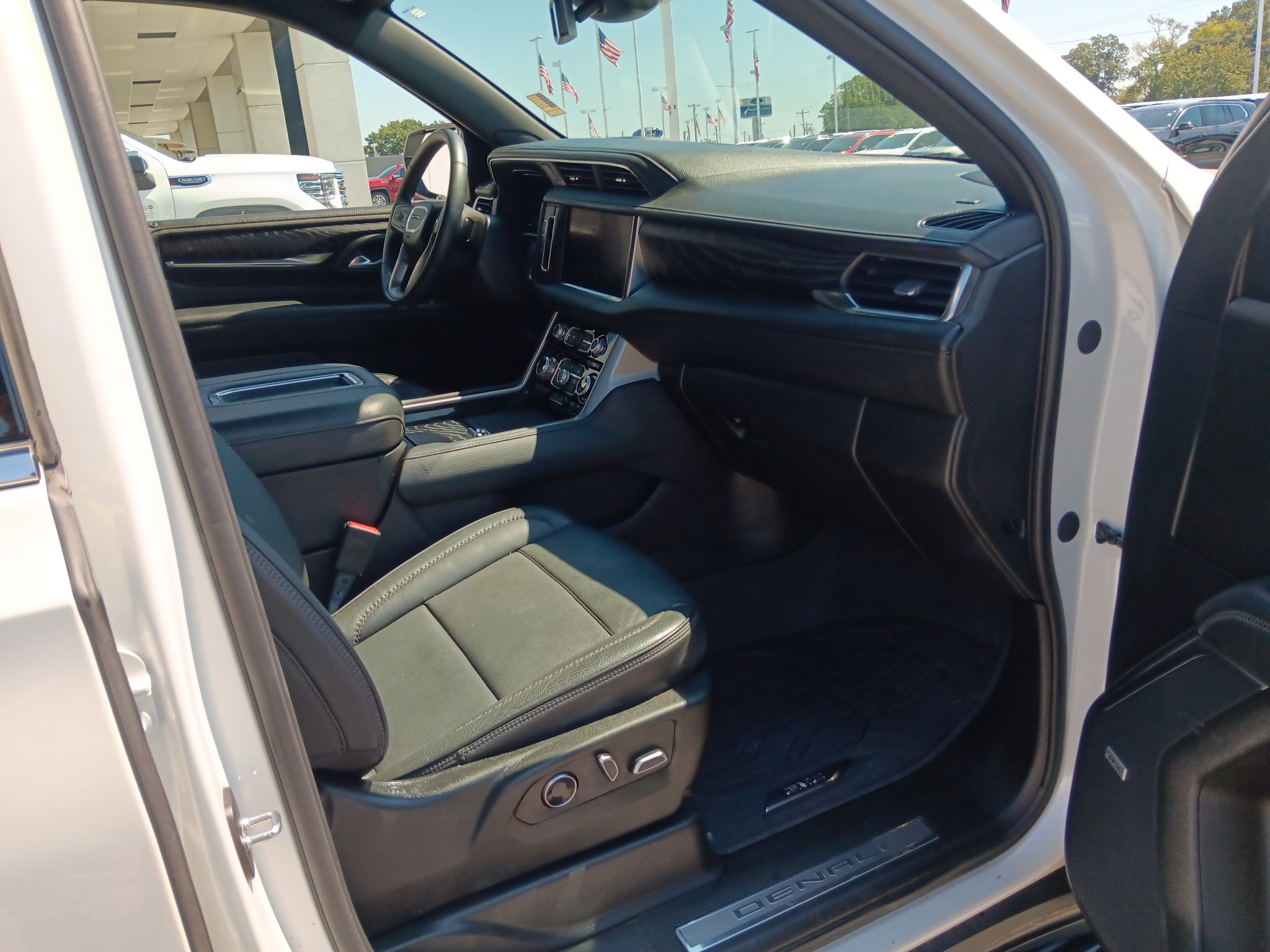 Used 2024 GMC Yukon XL Denali w/ LPO, Floor Liner Package AWD/4WD image 22