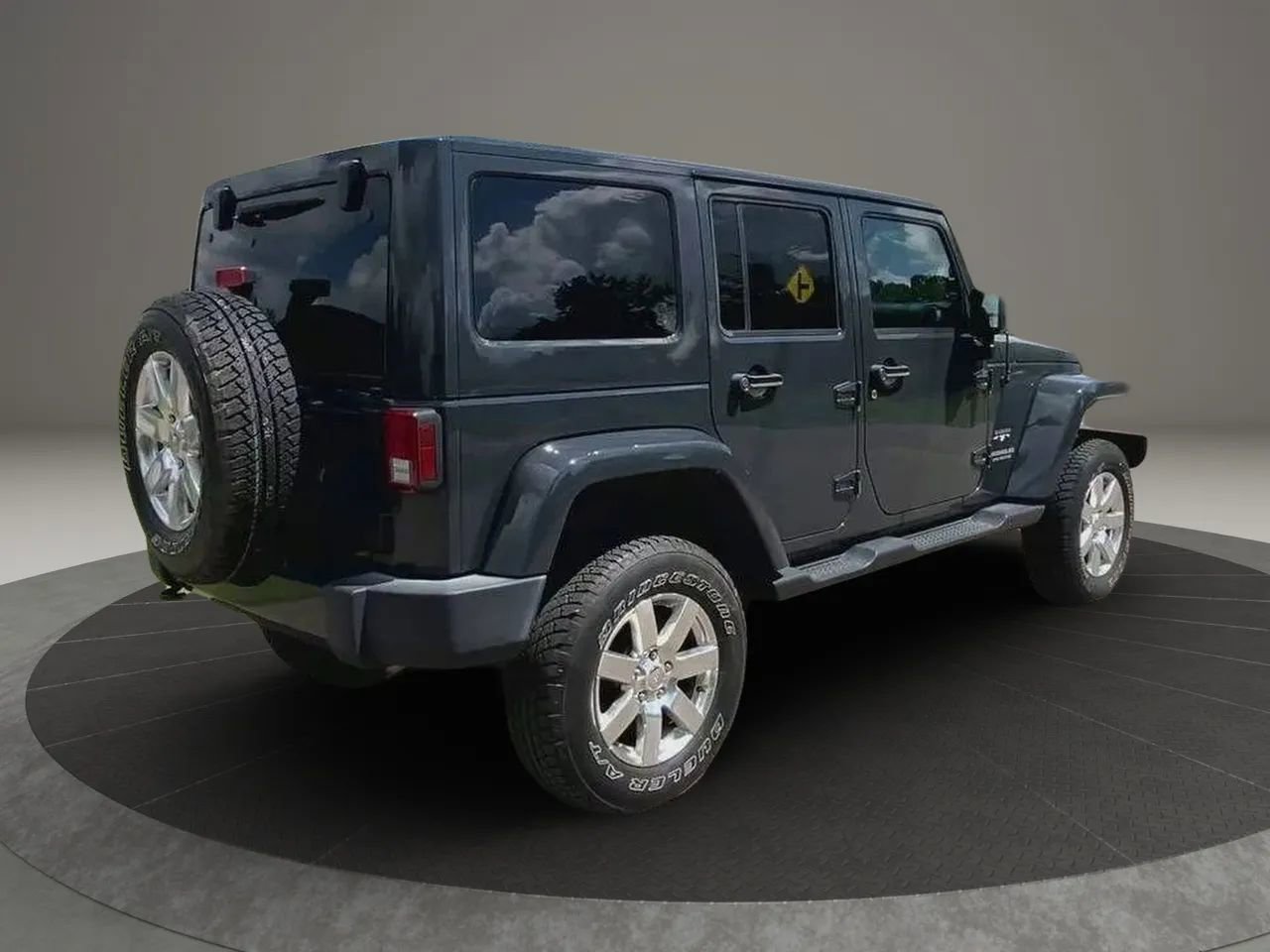 Used 2017 Jeep Wrangler Unlimited Sahara w/ Dual Top Group AWD/4WD image 6
