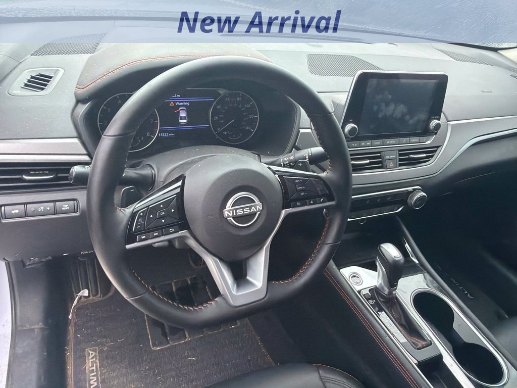 Used 2025 Nissan Altima 2.5 SR FWD image 12