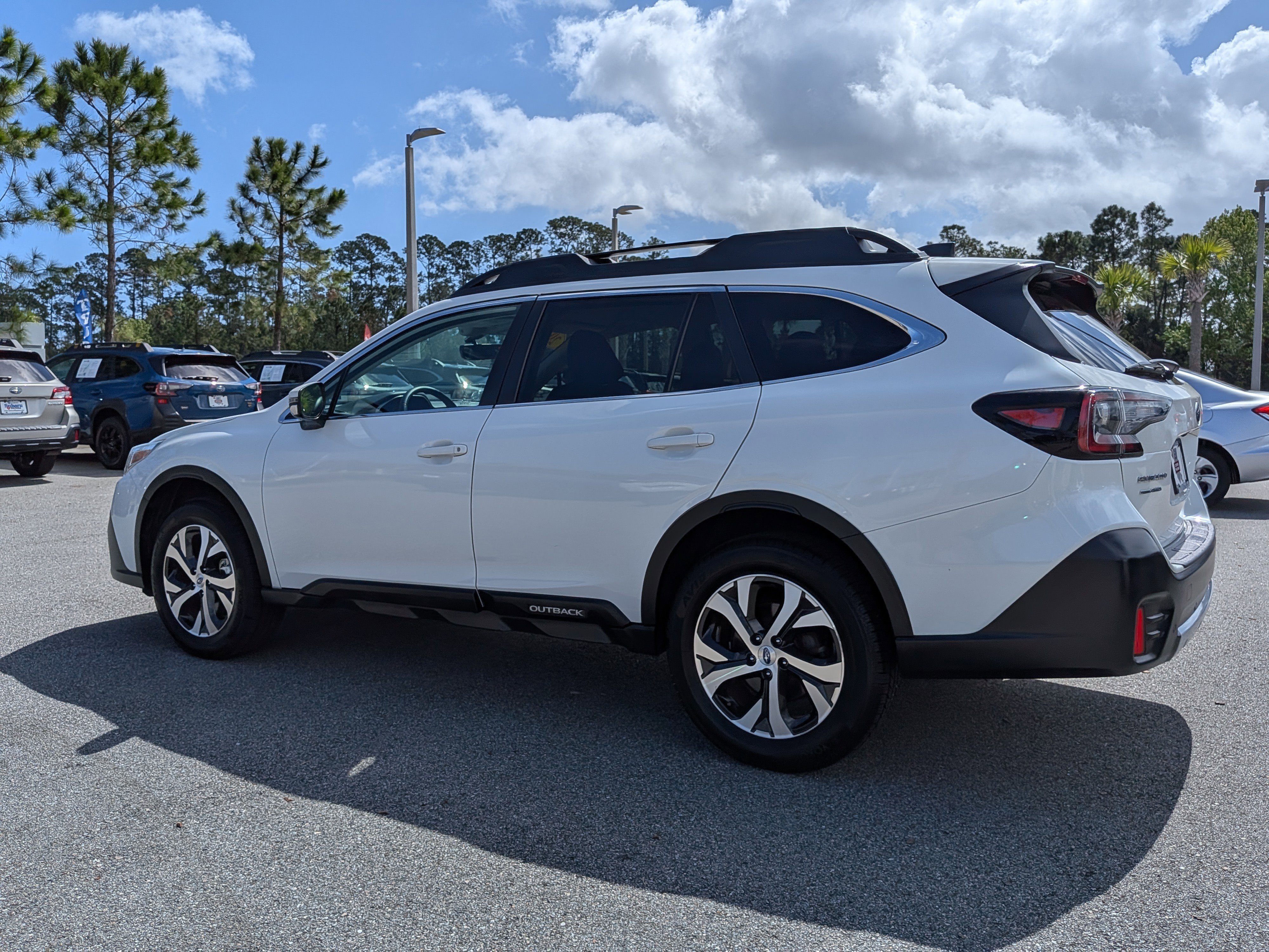 Used 2022 Subaru Outback Limited image 6