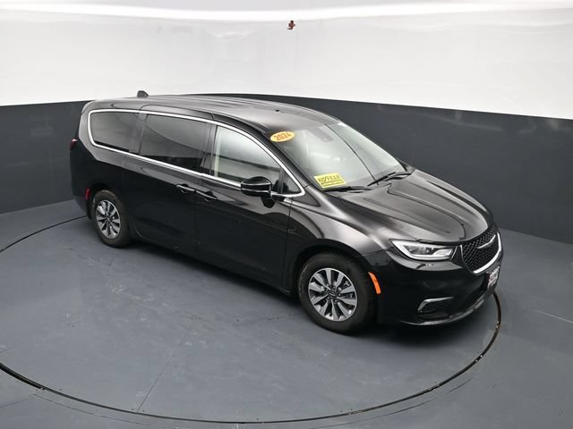 Used 2024 Chrysler Pacifica Limited FWD image 46