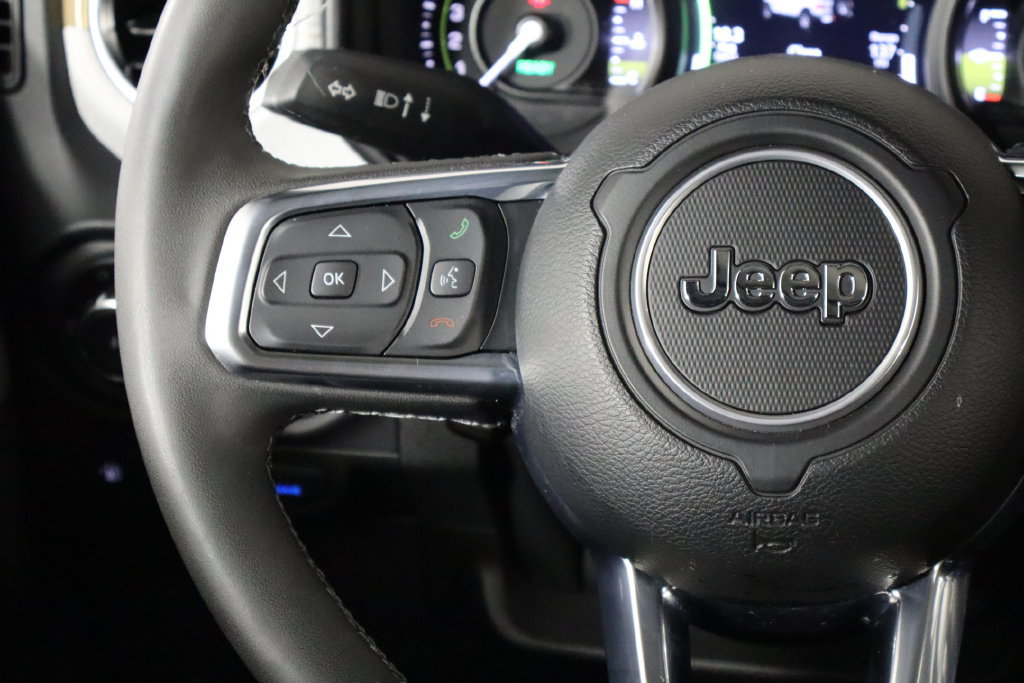 Used 2025 Jeep Wrangler Unlimited Sahara AWD/4WD image 8