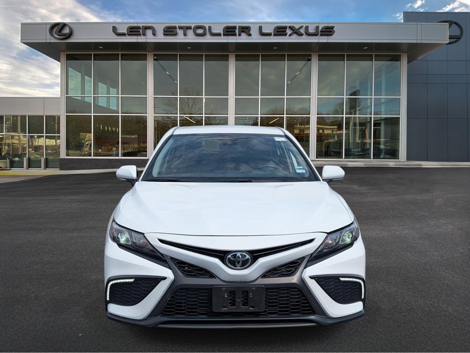 Used 2024 Toyota Camry SE image 8
