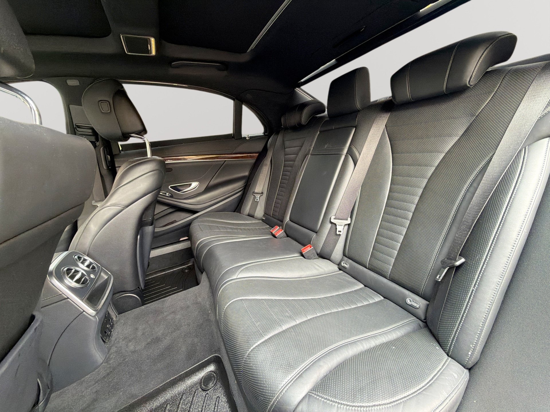 Used 2016 Mercedes-Benz S 550 4MATIC Sedan w/ Premium Package image 27