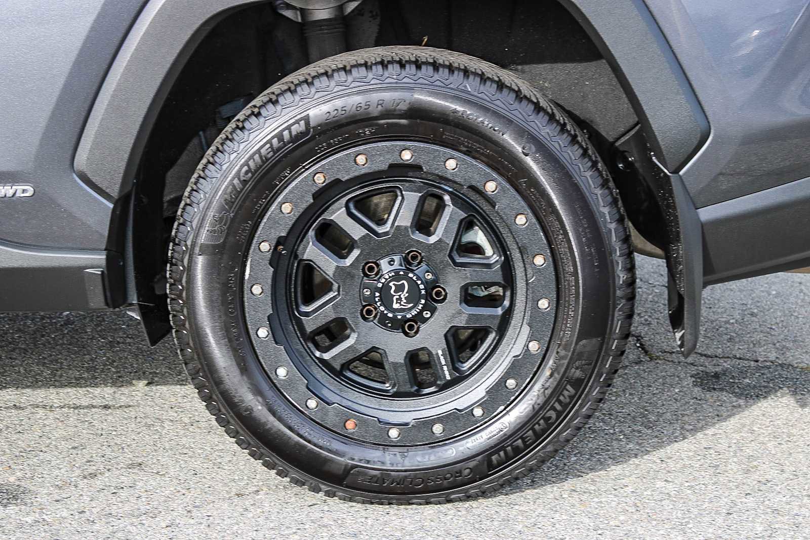 Used 2023 Toyota RAV4 XLE image 9