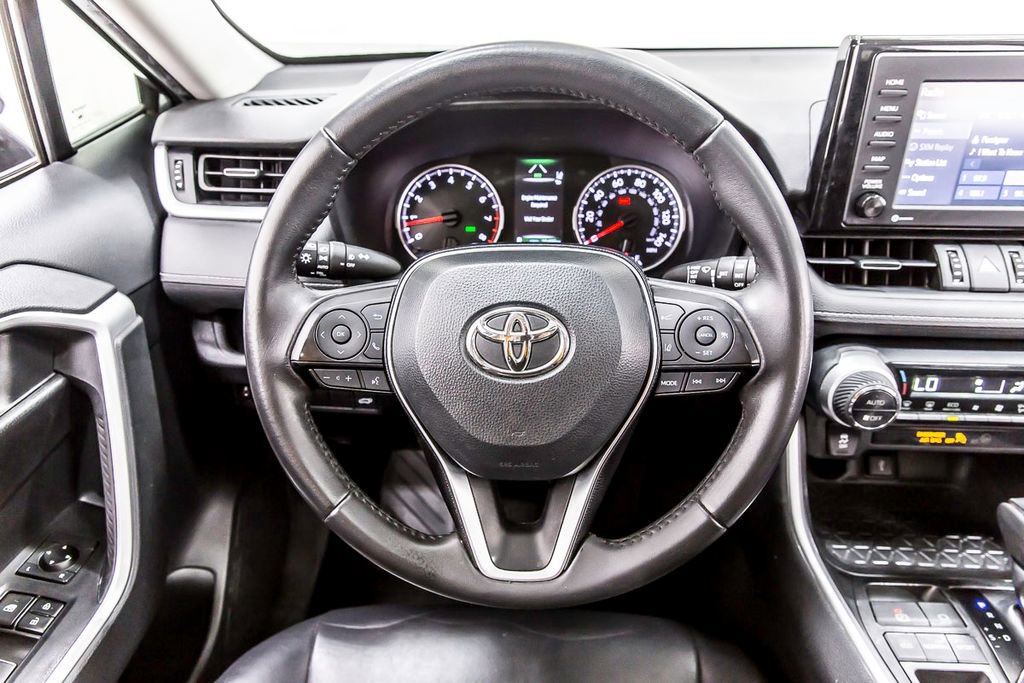 Used 2020 Toyota RAV4 XLE Premium FWD image 20