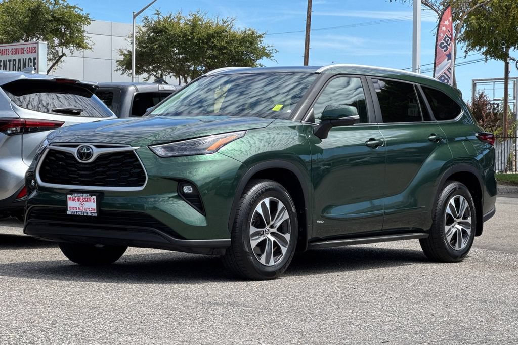 Certified 2025 Toyota Highlander XLE AWD/4WD image 7