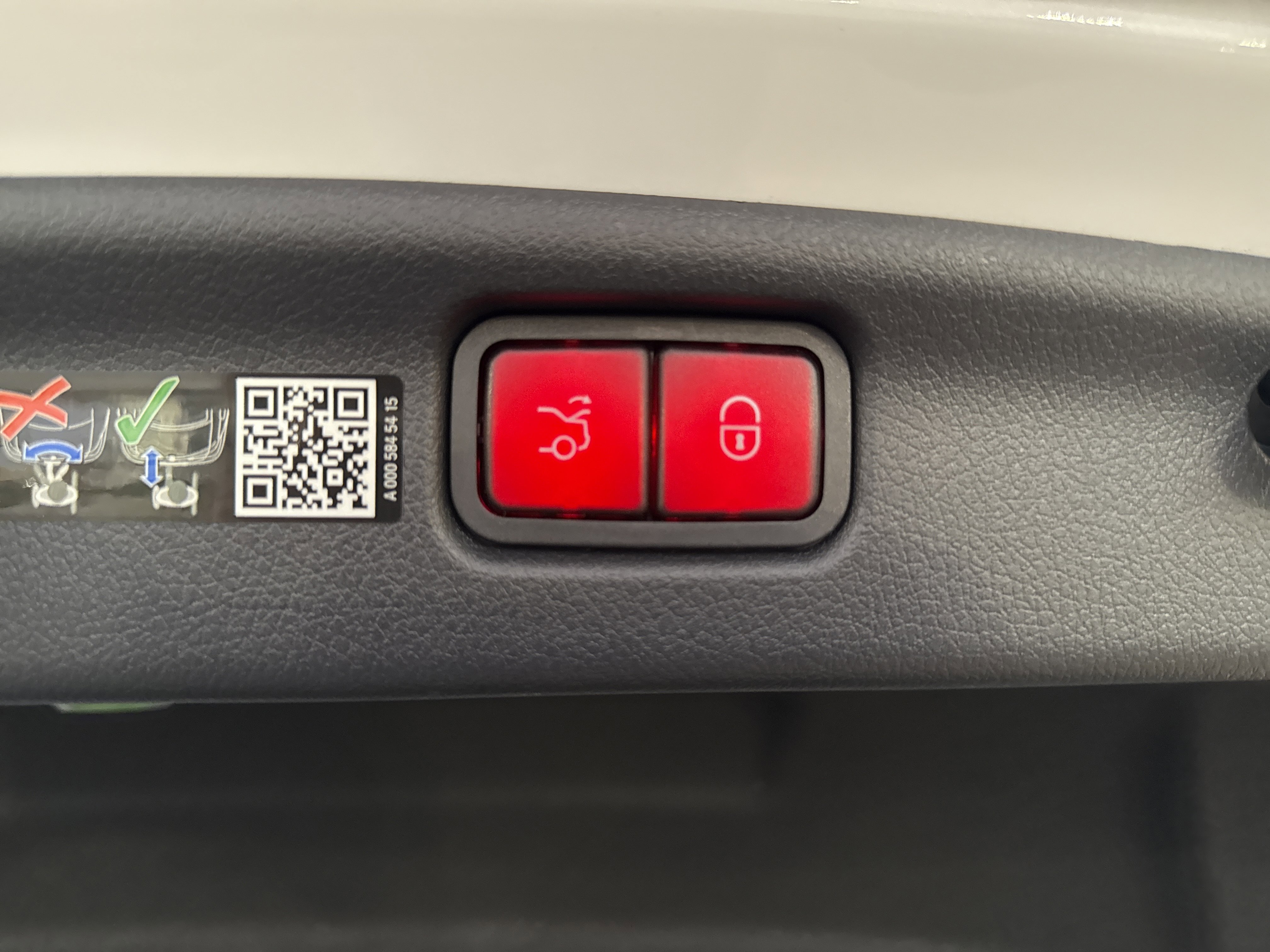 Certified 2025 Mercedes-Benz C 300 4MATIC Sedan image 17