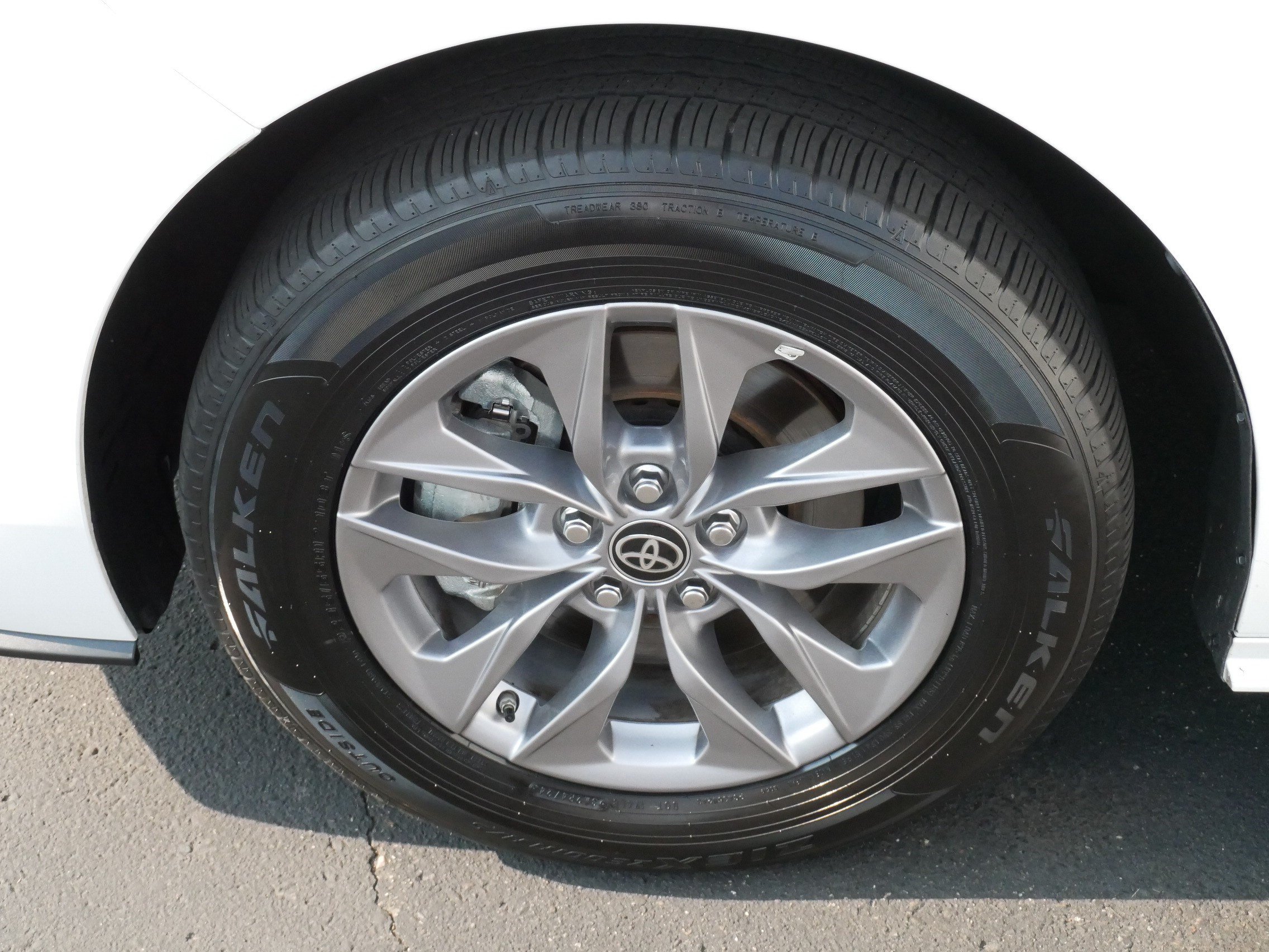 Certified 2025 Toyota Sienna LE FWD image 15