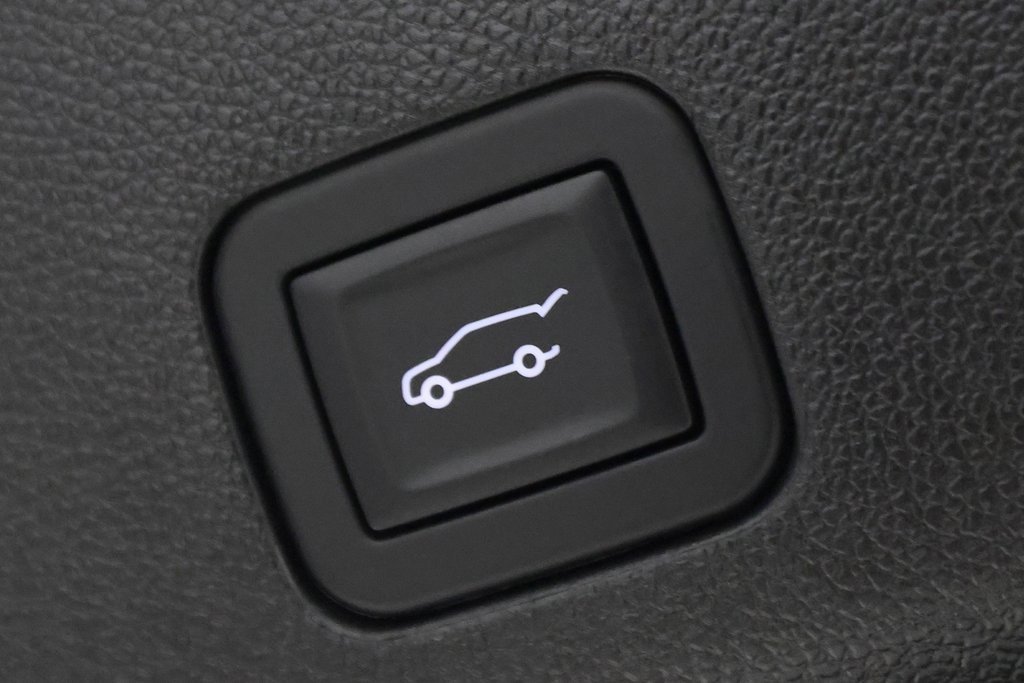 Used 2026 Chevrolet Tahoe Z71 w/ Comfort Package image 15