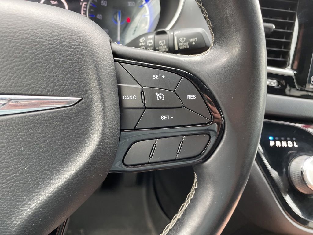 Used 2018 Chrysler Pacifica Touring-L Plus FWD image 30
