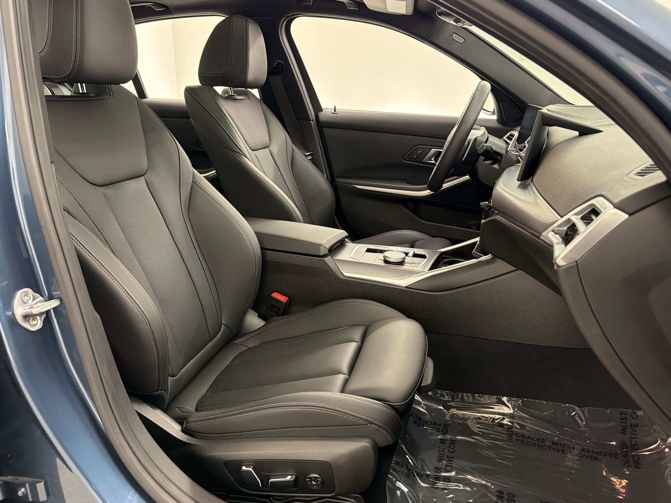 Certified 2025 BMW 330i Sedan RWD image 25