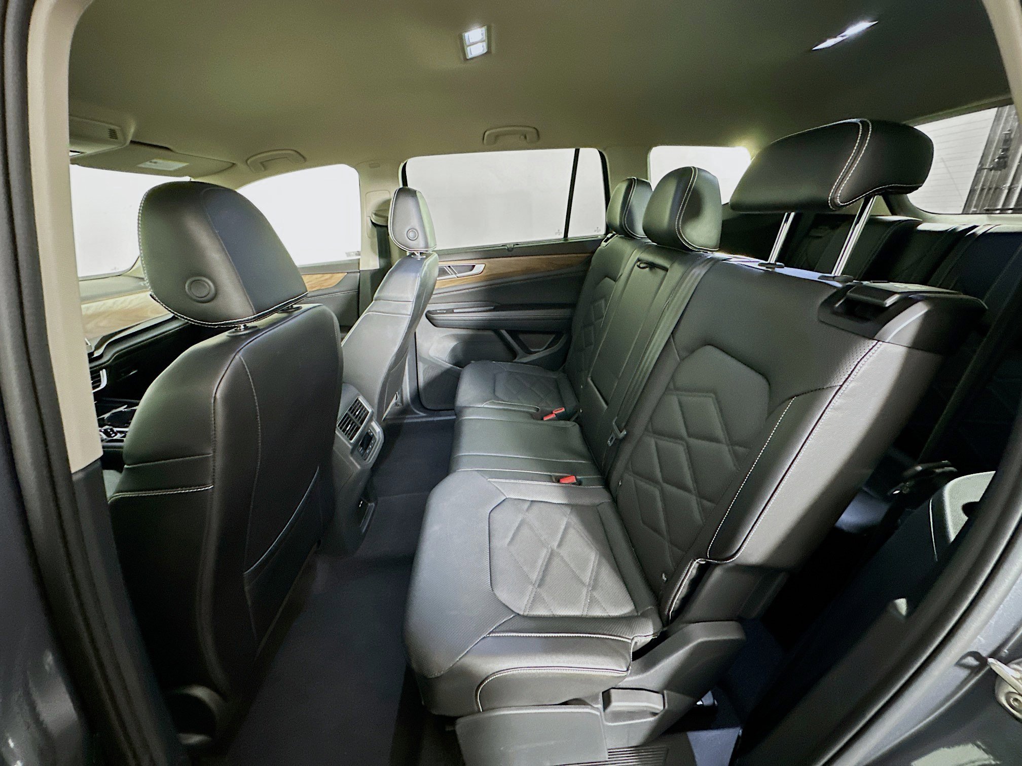 Used 2024 Volkswagen Atlas SE image 28