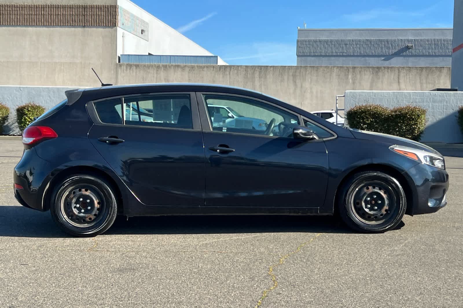 Used 2017 Kia Forte LX image 6