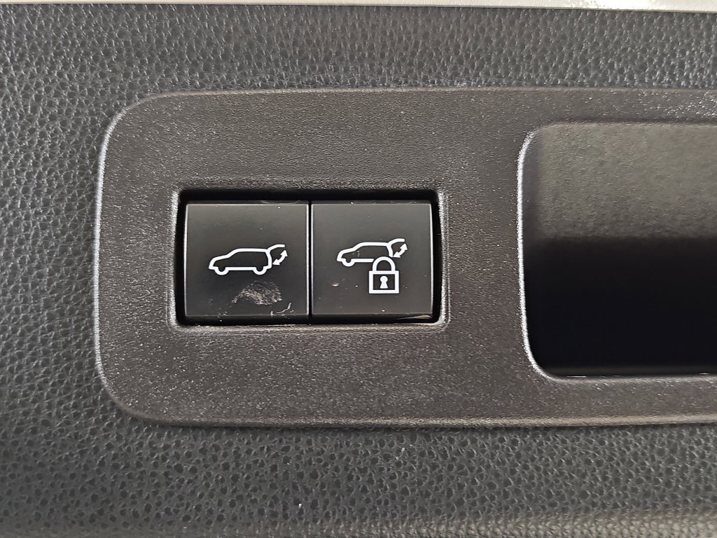 Used 2022 Lexus LX 600 4WD w/ Appearance Package image 16