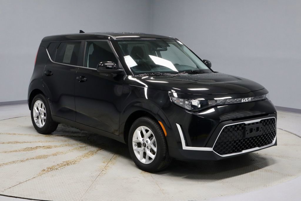 Used 2025 Kia Soul LX image 1