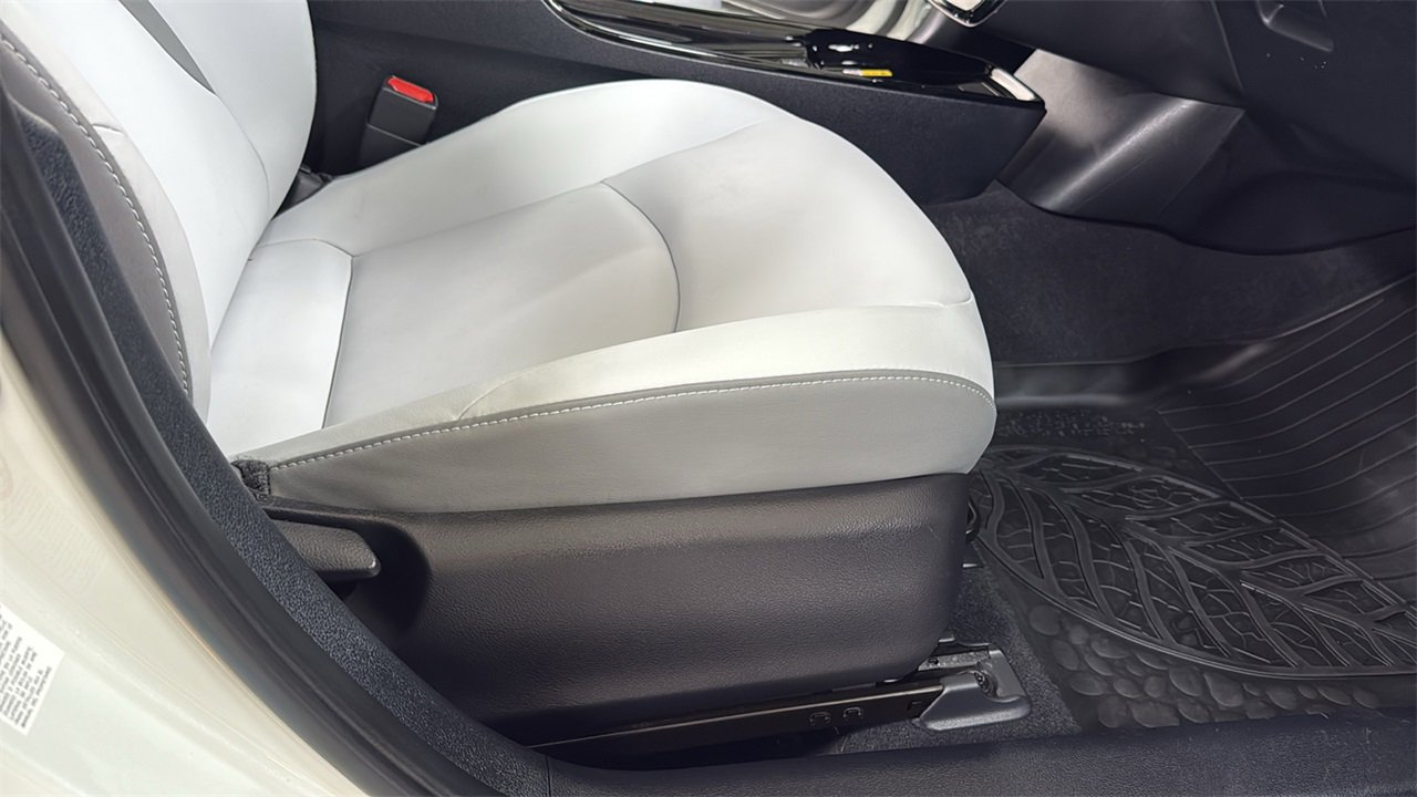 Used 2020 Toyota Prius Prime Limited image 20