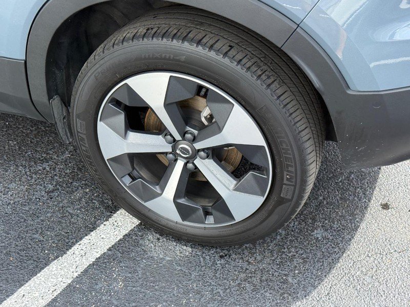 Used 2023 Volvo XC40 B5 Plus w/ Protection Package Premier AWD/4WD image 8