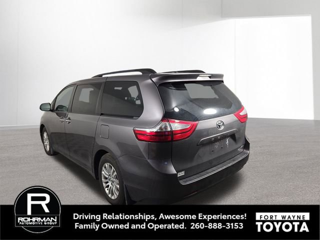 Used 2015 Toyota Sienna XLE w/ Four Season Floor Mat Package image 9