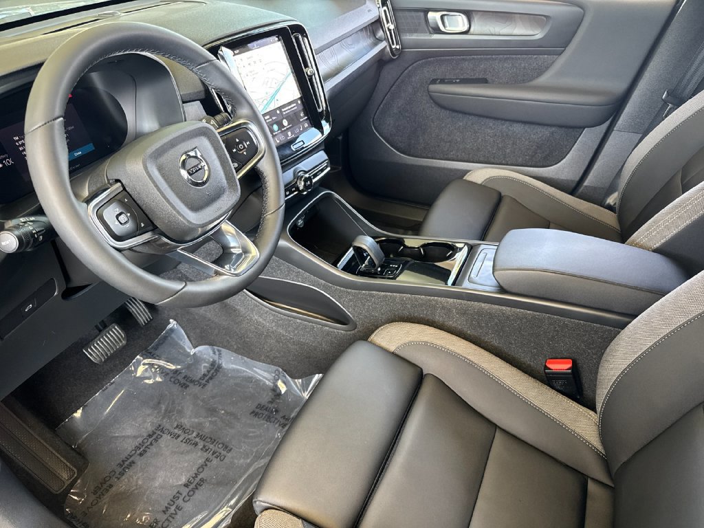 Certified 2023 Volvo XC40 Recharge Core w/ Protection Package Premier AWD/4WD image 9