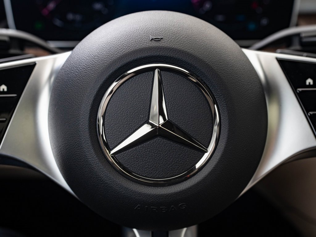 Used 2025 Mercedes-Benz C 300 4MATIC Sedan image 26