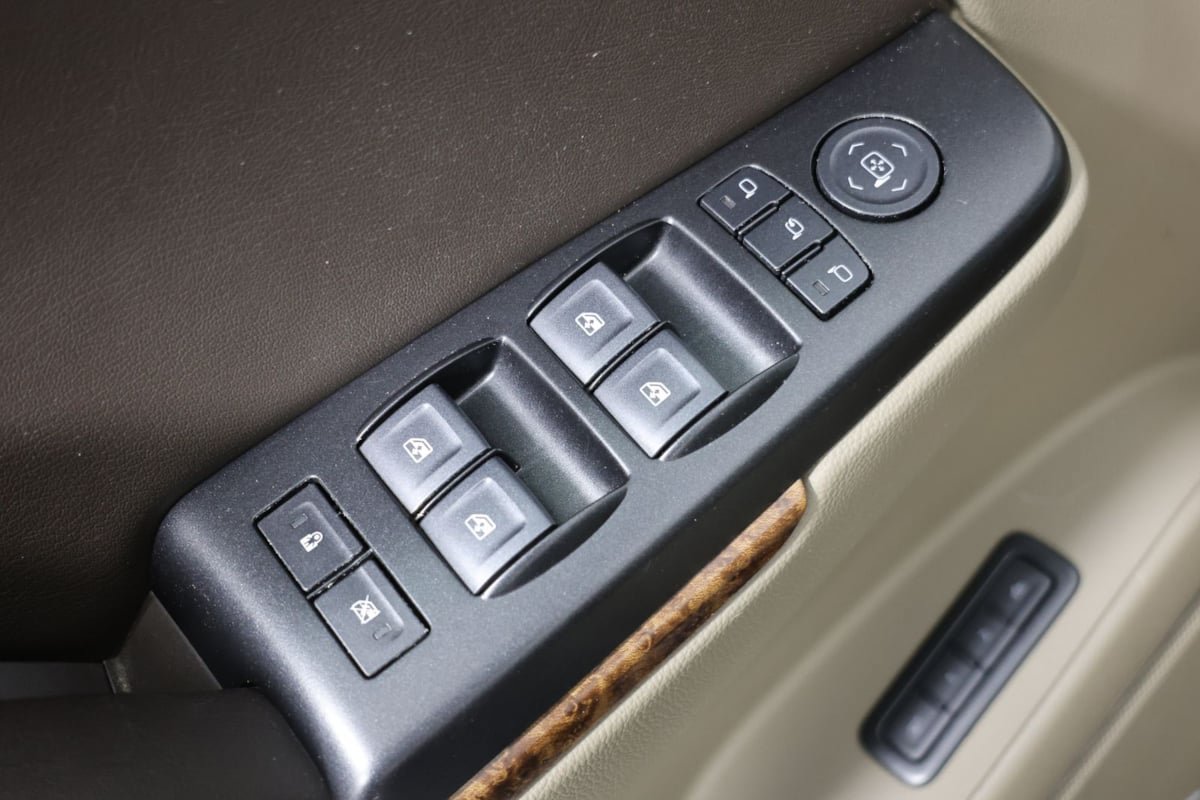 Used 2020 Chevrolet Tahoe Premier AWD/4WD image 26