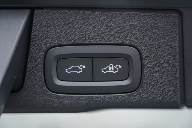 New 2026 Volvo XC60 B5 Ultra w/ Protection Package Premier image 11