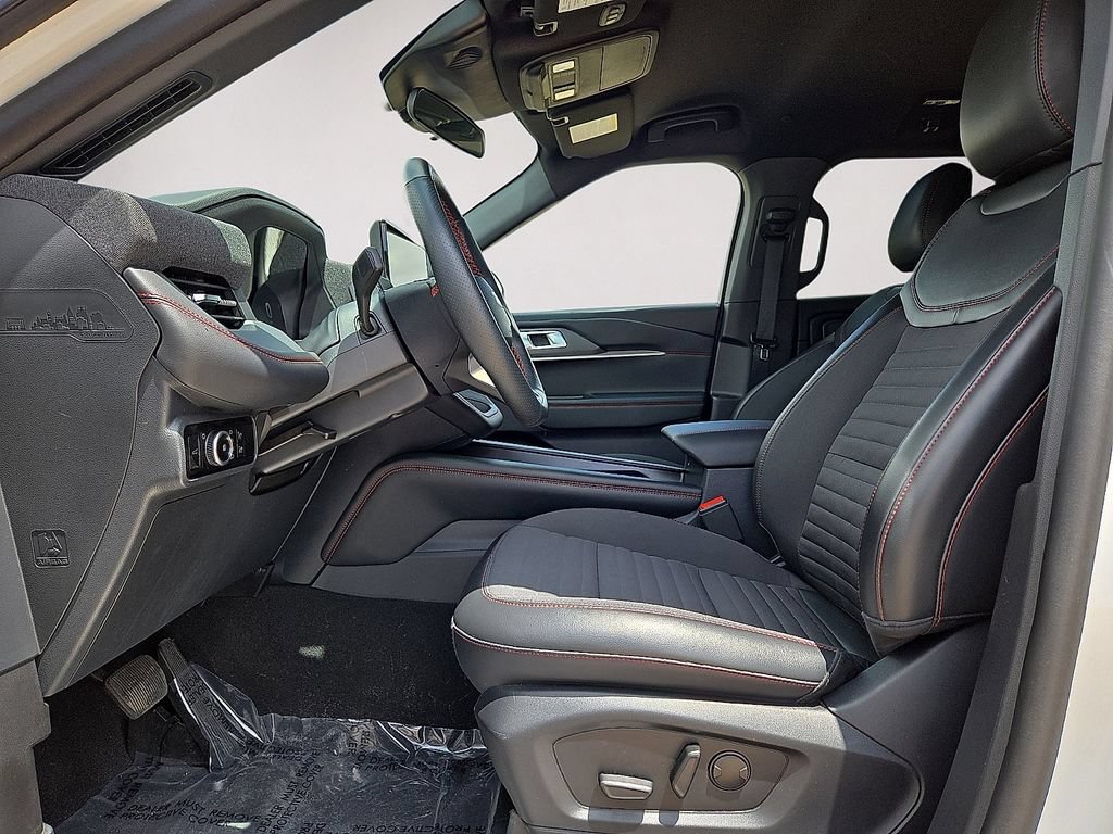 Used 2025 Ford Explorer ST-Line w/ ST-Line Street Pack AWD/4WD image 24