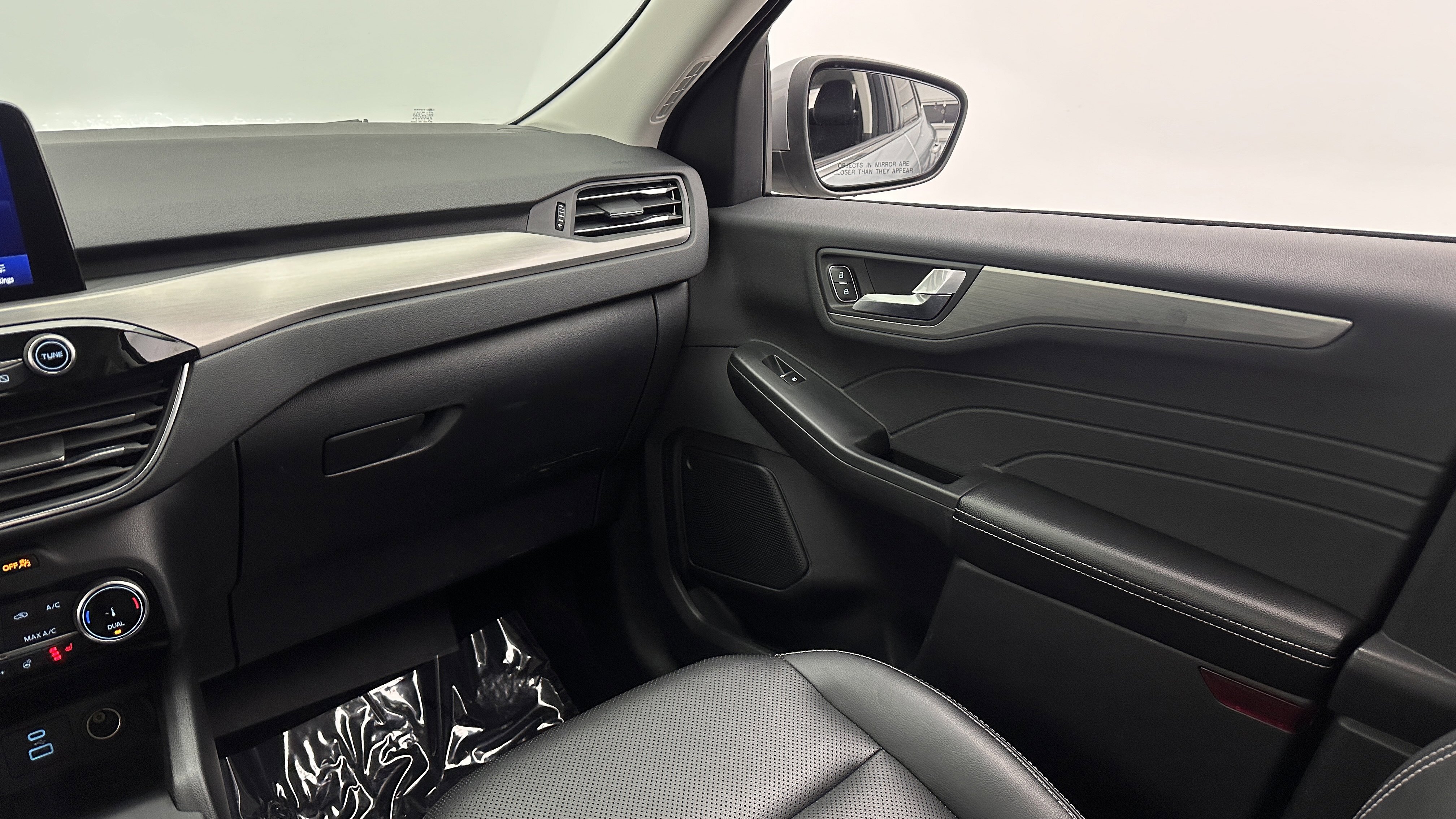 Used 2022 Ford Escape Titanium AWD/4WD image 32