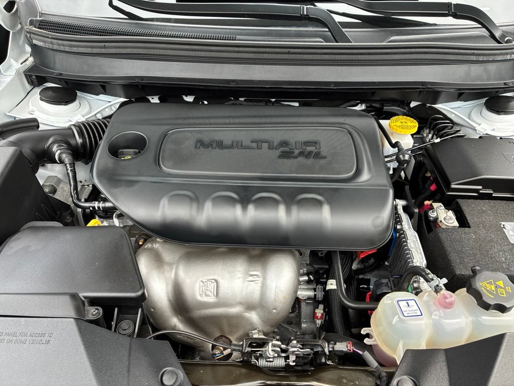 Used 2023 Jeep Cherokee Altitude Lux w/ Mopar Interior Package AWD/4WD image 38