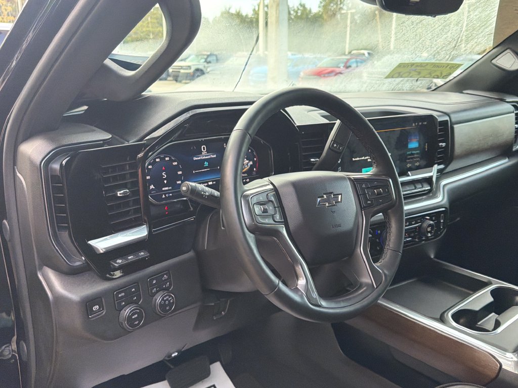 Used 2025 Chevrolet Silverado 2500 High Country w/ Midnight Edition AWD/4WD image 6