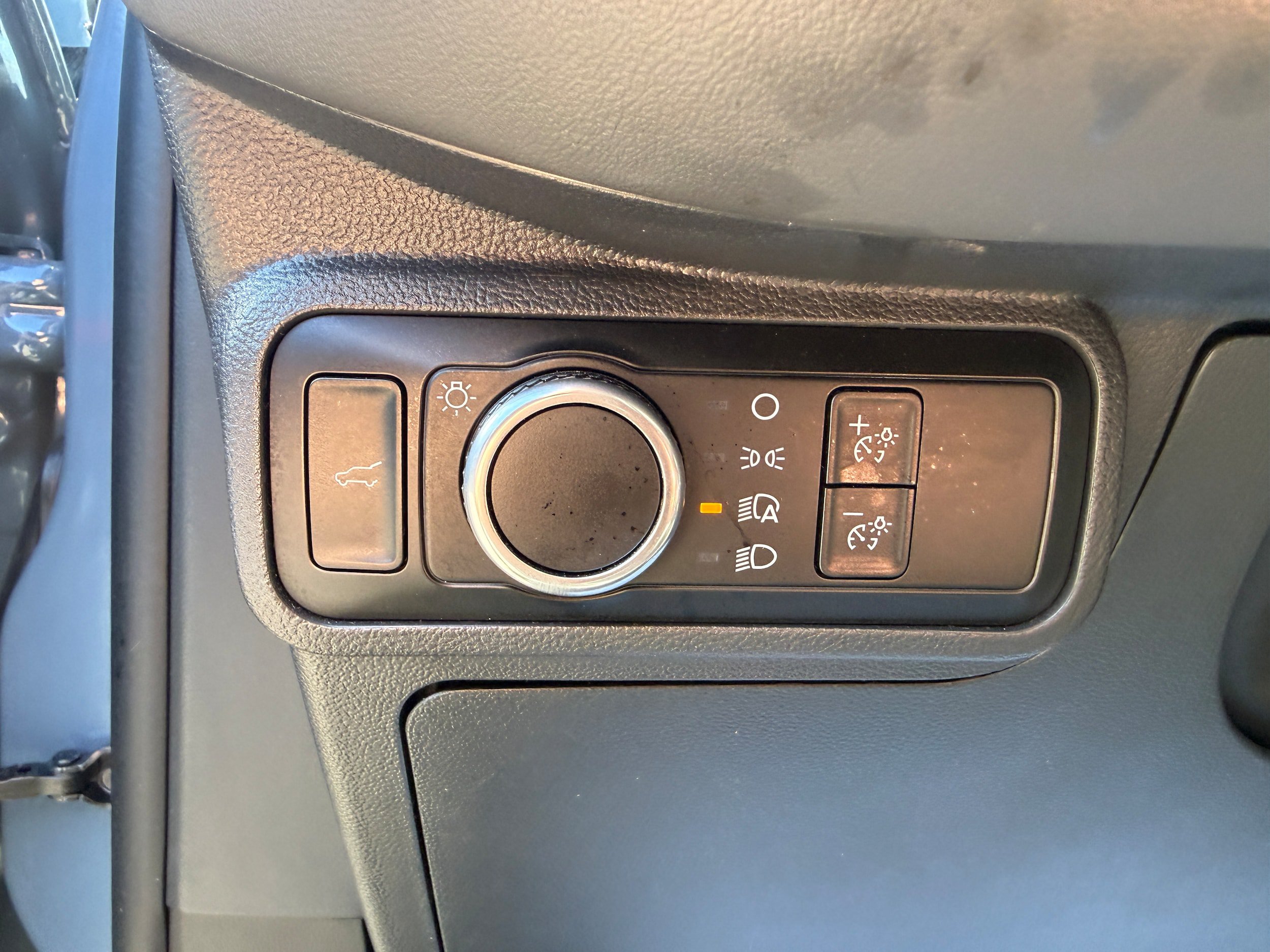 Used 2025 Ford Explorer Active AWD/4WD image 15
