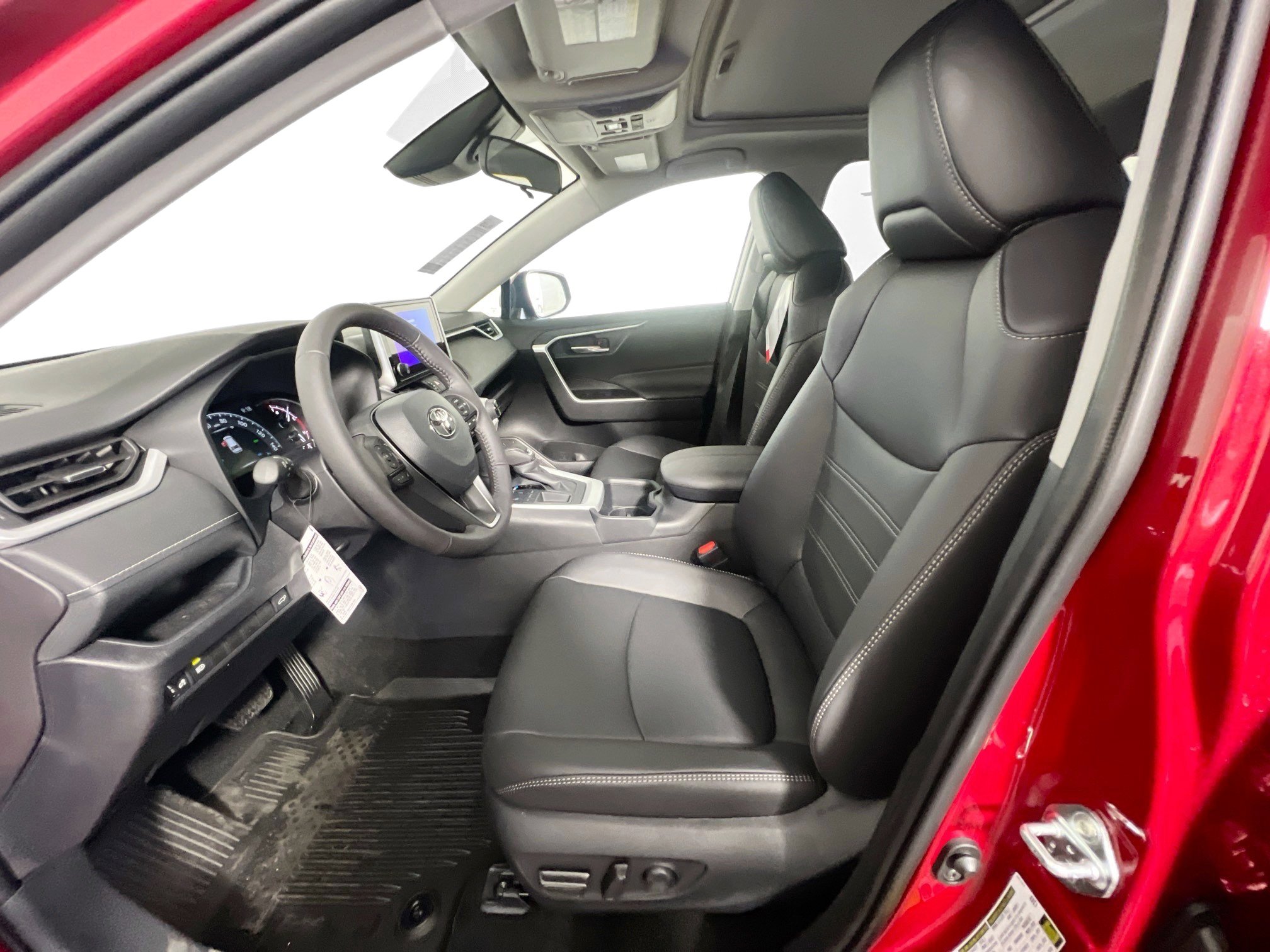 Used 2025 Toyota RAV4 XLE Premium image 14