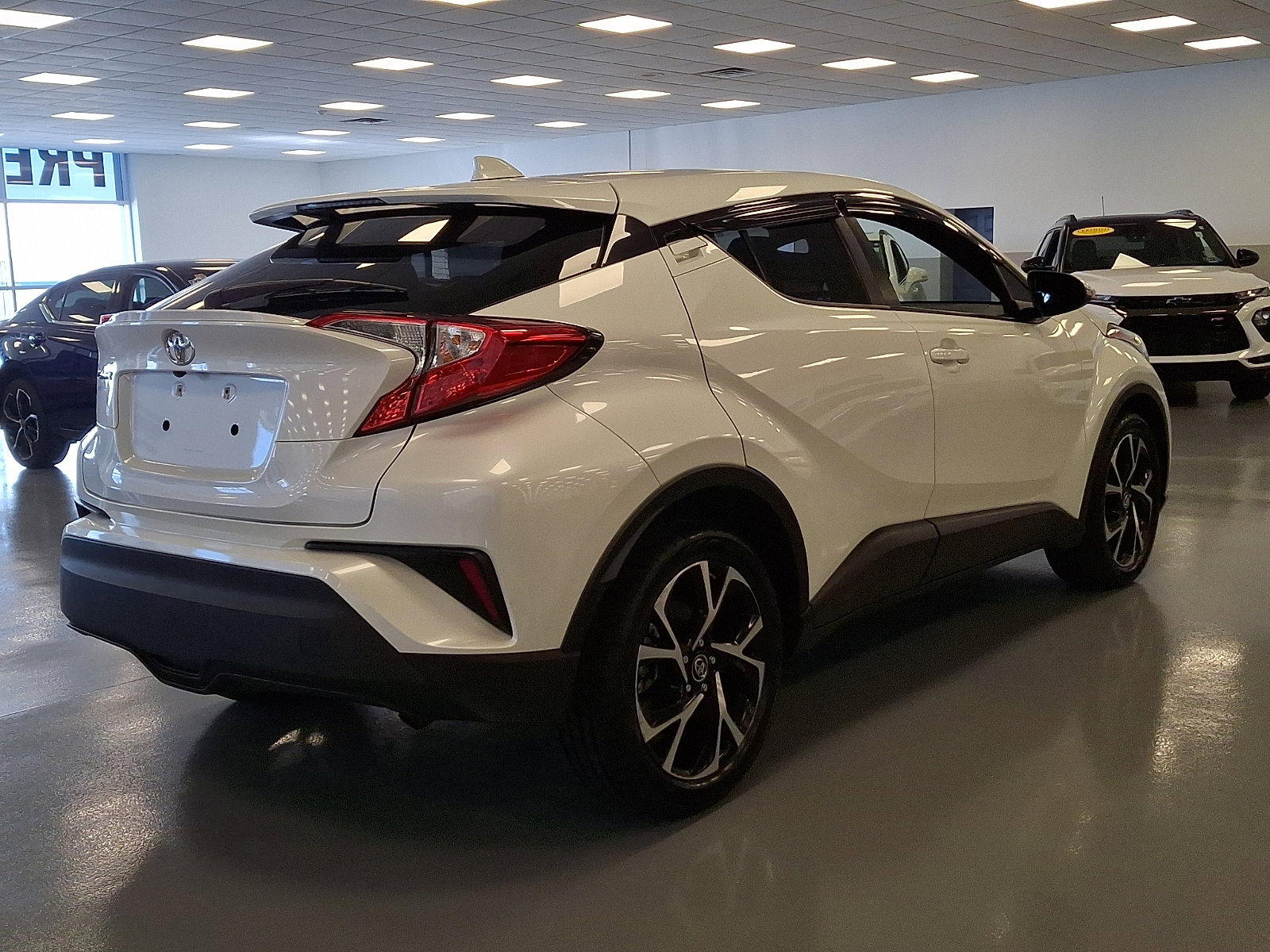 Used 2021 Toyota C-HR XLE image 6