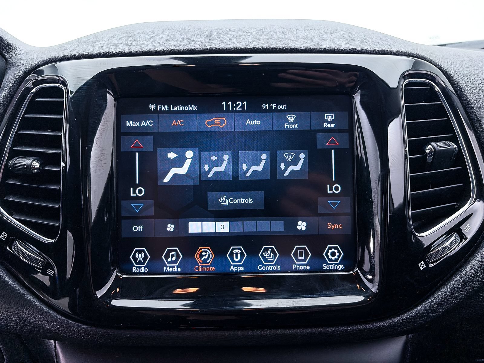 Used 2019 Jeep Compass Limited FWD image 16