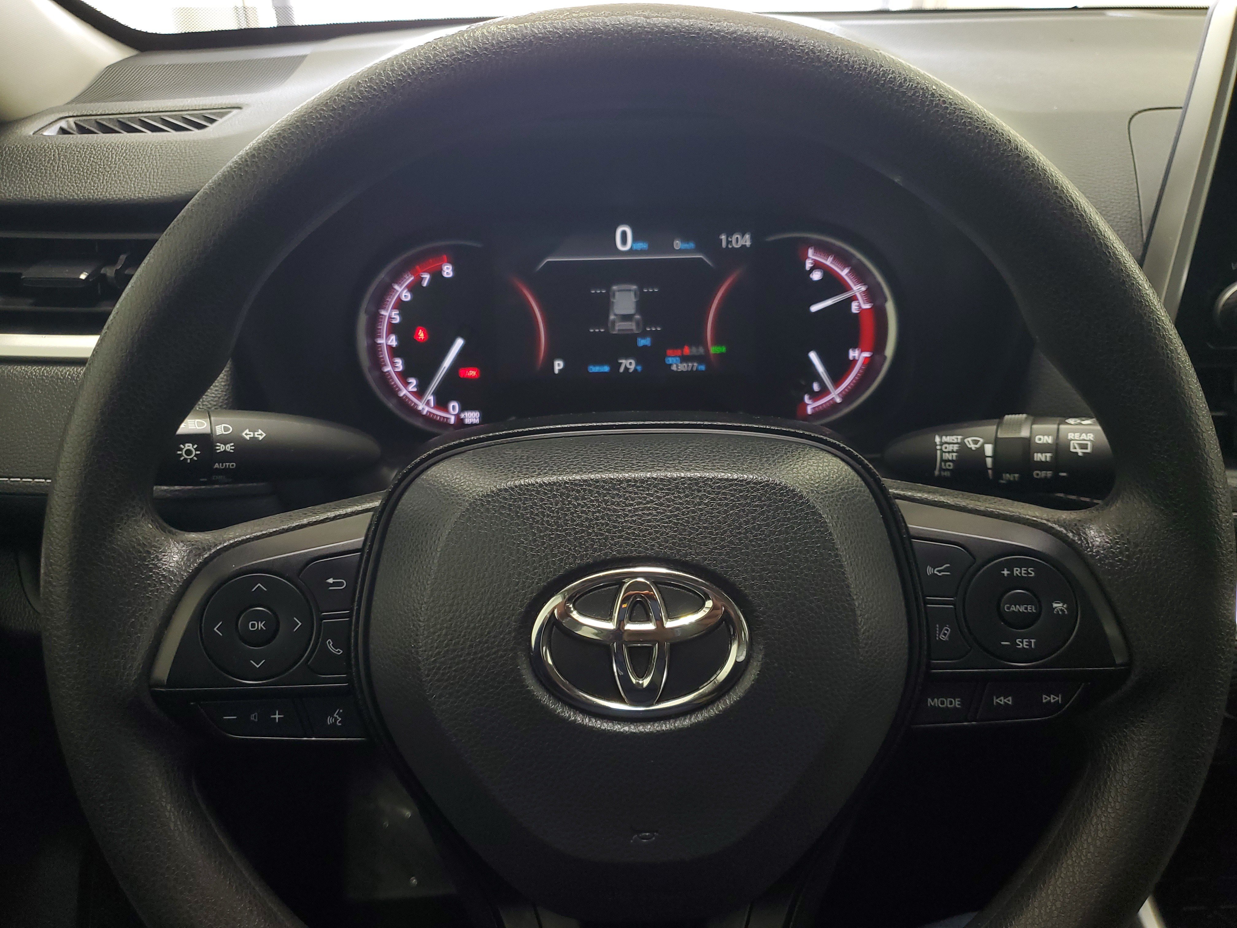 Used 2025 Toyota RAV4 XLE FWD image 22