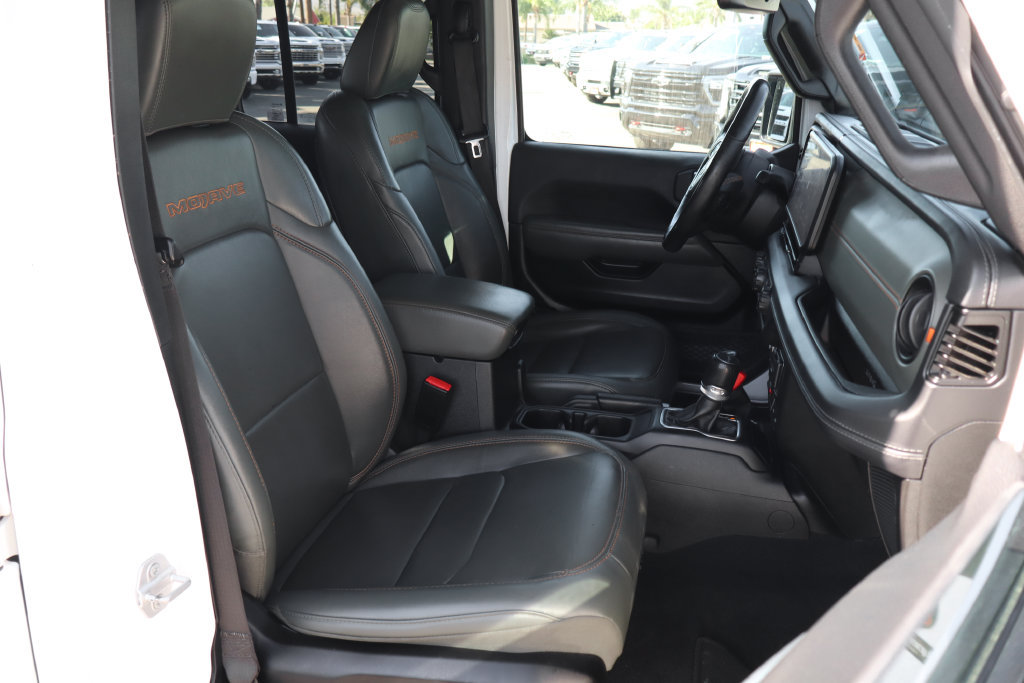 Used 2024 Jeep Gladiator Mojave AWD/4WD image 45