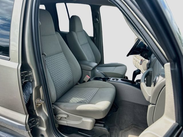 Used 2006 Jeep Liberty Sport AWD/4WD image 32