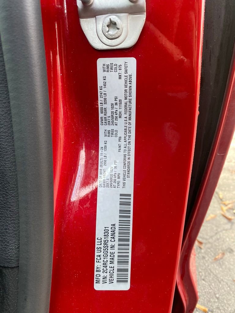 Used 2025 Chrysler Pacifica Limited image 17